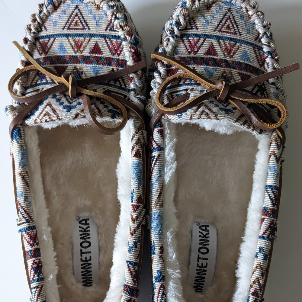 Minnetonka Cally Slippers - NWOT - Women's Size 8